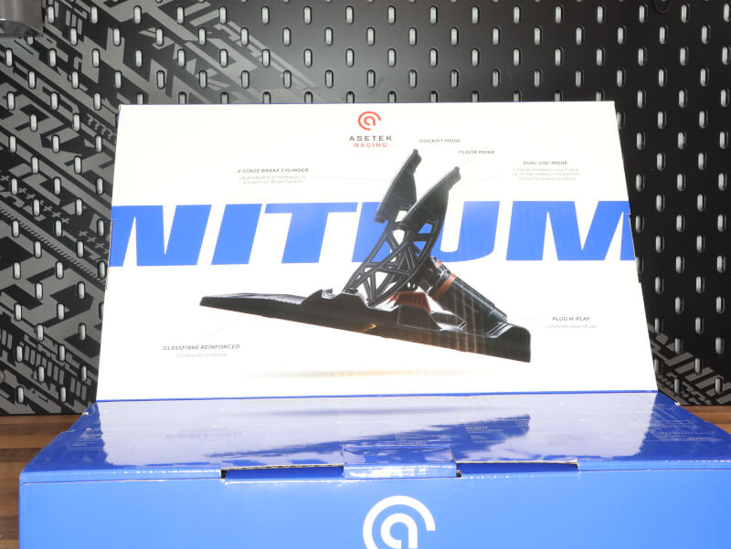 Wheel Steering Direct Initium pedal Ergonomics Illuminate quick release magnetic Glassfiber racing simulator simulation driving race Asetek.JPG
